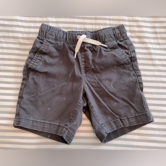 Old Navy Boys Elastic Gray and White Print Shorts Size 5T - Picture 3 of 4